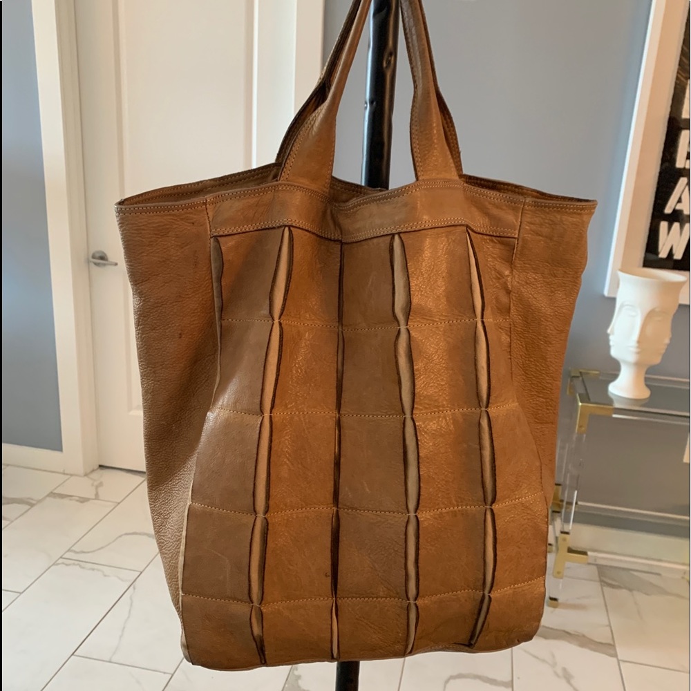 AMAZINGLY LUXE 10+ DISTRESSED LEATHER SHOPPER.